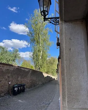 Ateliérový *